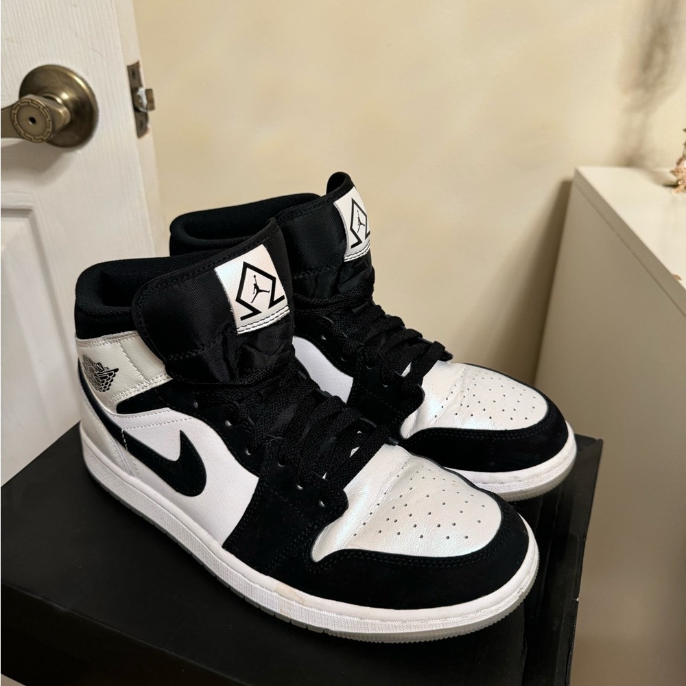 Air Jordan 1 Mid SE Diamond